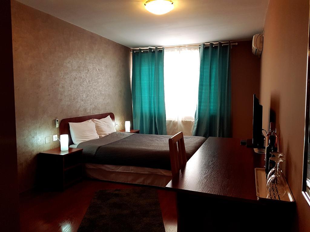 Hotel Mic Бухарест Екстер'єр фото