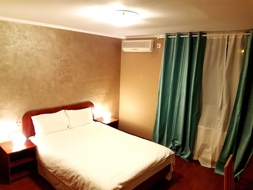Hotel Mic Бухарест Екстер'єр фото