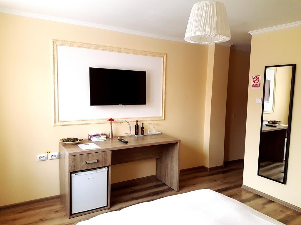 Hotel Mic Бухарест Екстер'єр фото